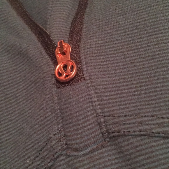 Lululemon Sports Cover-up - Picture 4 of 4